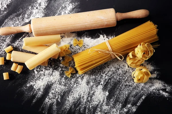 Divers Mélanges Pâtes Sur Fond Rustique Faire Des Pâtes Maison — Photo