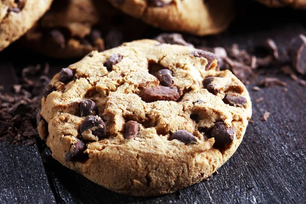 テーブルの上のチョコレート クッキー ショットのチョコレート チップ クッキー — ストック写真