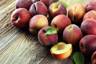 Masada olgun şeftali grubu. Taze şeftali kavramı