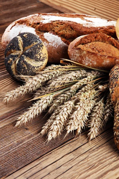 Verschillende Soorten Brood Brood Broodjes Aan Boord Van Bovenaf Keuken — Stockfoto