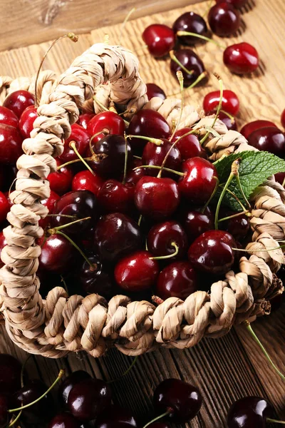 Cherry Bunch Red Fresh Cherries Table — Stock Photo, Image