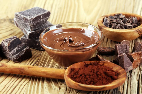 Eriyen çikolata ya da bir çikolata girdap ile eritilmiş çikolata. Birçok yığını ve toz ile fiş