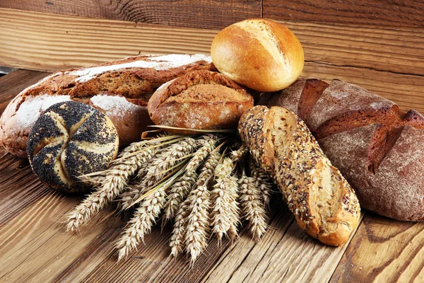 Ekmek ve ekmek çeşitleri gemide yukarıdan alır. Mutfak veya fırın poster tasarımı.