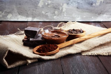 Eriyen çikolata ya da bir çikolata girdap ile eritilmiş çikolata. Birçok yığını ve toz ile fiş