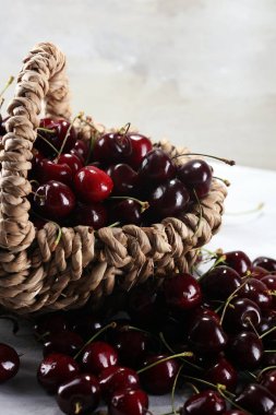 Kırmızı taze kiraz masanın üzerine Cherry.A Grup 