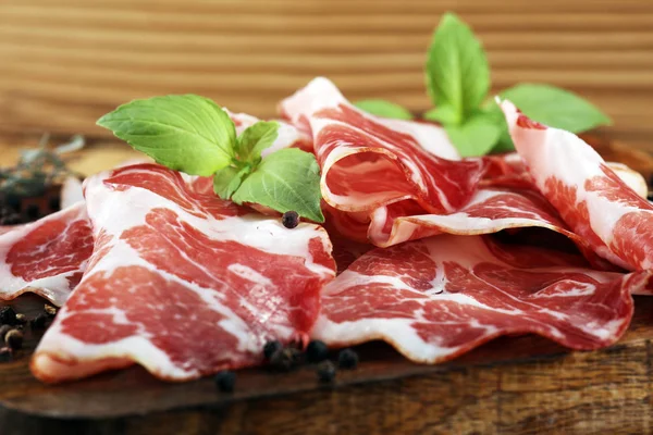 이탈리아 산잘게썬 코파아 양념을 넣는다 Raw Ham 잔인하거나 성가신 — 스톡 사진