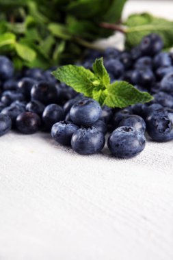 Yaban mersini rustik bir tabloda, sağlıklı beslenme ve beslenme kavramı