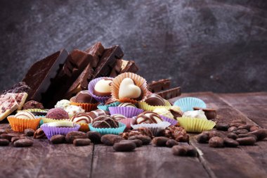 bir sürü değişik çikolatalı pralin, Belçikalı şekerlemeler gurme çikolata