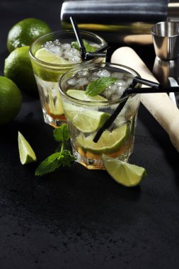 Limon meyve kireç Caipirinha Brezilya. soğuk alkol kokteyl.