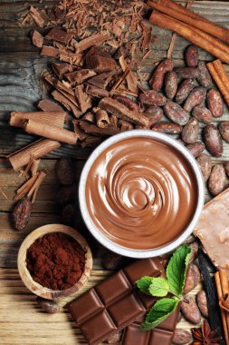 Eriyen çikolata ya da bir çikolata girdap ile eritilmiş çikolata. Birçok yığını ve toz ile fiş