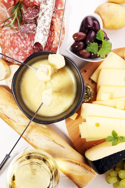 Dîner Gastronomique Fondue Suisse Soir Hiver Avec Assortiment Fromages Sur — Photo