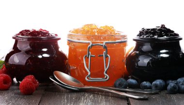 reçel, mevsimlik çilek, kayısı, nane ve meyve ürün yelpazesine. Marmelat ya da lezzetli