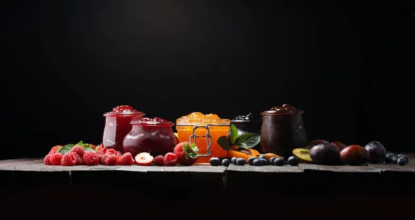 Sortimento Compotas Bagas Sazonais Damasco Hortelã Frutas Marmelada Confitura — Fotografia de Stock