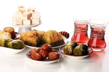 Orta Doğu ya da Arap yemekleri. Türk tatlı Baklava fıstıklı.