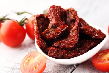 Kurutulmuş domates. domates yarım kurutulmuş