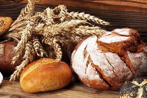 Ekmek ve ekmek çeşitleri gemide yukarıdan alır. Mutfak veya fırın poster tasarımı.