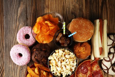 Sağlıksız ürünler. Şekil, deri, kalp ve dişler için yemek kötü. Hızlı karbonhidrat yiyecek ürün yelpazesine. Amerikan sağlıksız gıda.