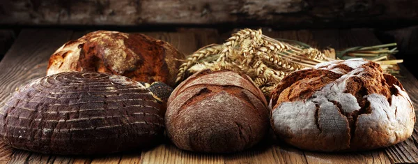 Verschillende Soorten Brood Brood Broodjes Aan Boord Van Bovenaf Keuken — Stockfoto