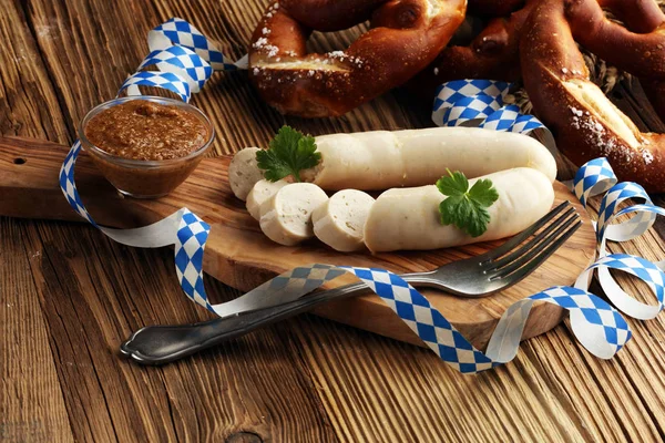 Bavyera Dana Sosis Kahvaltı Sosis Yumuşak Pretzel Almanya Dan Ahşap — Stok fotoğraf