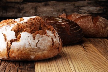 Ekmek ve ekmek çeşitleri gemide yukarıdan alır. Mutfak veya fırın poster tasarımı.