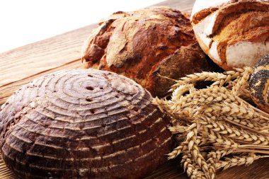 Ekmek ve ekmek çeşitleri gemide yukarıdan alır. Mutfak veya fırın poster tasarımı.