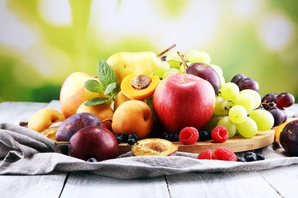 Fresh Summer Fruits Apple Grapes Berries Pear Apricot — Stock Photo, Image