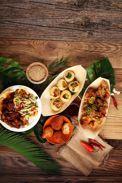 Különböző Utcai Élelmiszer Pani Puri Csirkeszárny Coxinha Rusztikus Háttér Balinéz — Stock Fotó