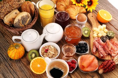 masada ekmek buns, kruvasan, kahve ve meyve suyu ile Servis Kahvaltı