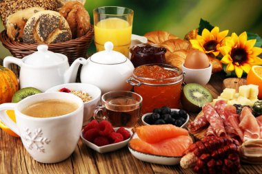 masada ekmek buns, kruvasan, kahve ve meyve suyu ile Servis Kahvaltı