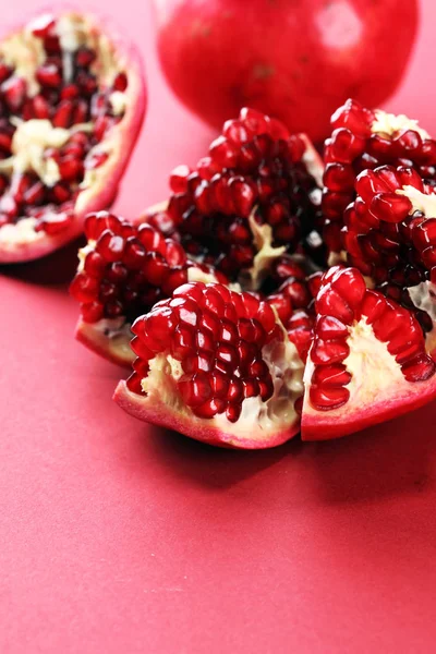 Ripe Pomegranates Sliced Whole Pomegranate Table — Stock Photo, Image