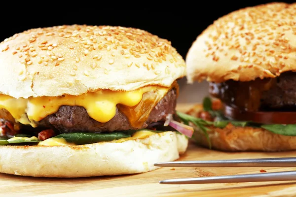 Chutné Čerstvé Maso Karbanátky Salátem Sýrem Domácí Angus Burger — Stock fotografie