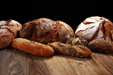 Ekmek ve ekmek çeşitleri gemide yukarıdan alır. Mutfak veya fırın poster tasarımı.