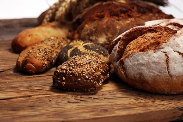 Verschillende Soorten Brood Brood Broodjes Aan Boord Van Bovenaf Keuken — Stockfoto