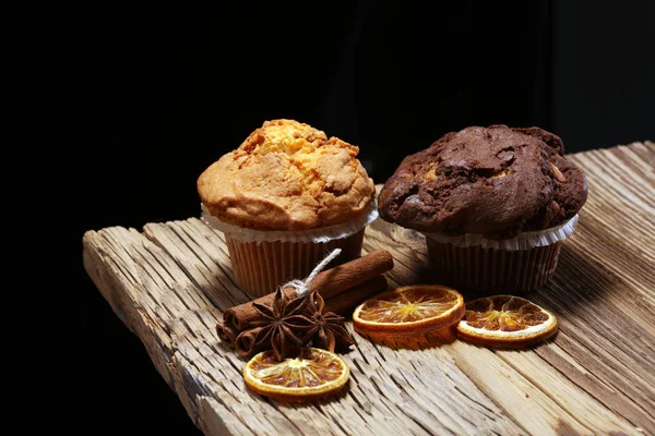 Muffin Chocolate Muffin Noz Padaria Caseira Fundo Madeira — Fotografia de Stock