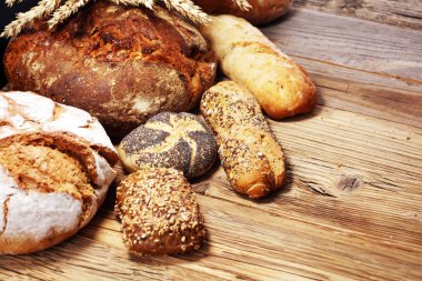 Ekmek ve ekmek çeşitleri gemide yukarıdan alır. Mutfak veya fırın poster tasarımı.