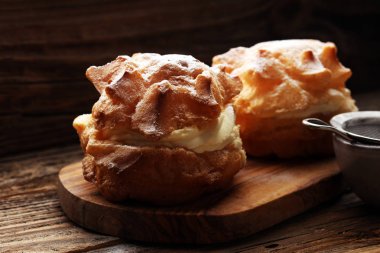 Kremalı pasta. Ev yapımı pasta krem puf