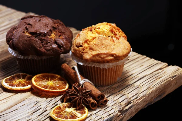 Čokoládový Muffin Matice Muffin Domácí Pekárna Dřevěné Pozadí — Stock fotografie