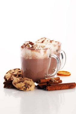 Sıcak çikolata Kakao Kremalı masada