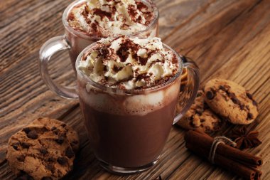 Sıcak çikolata Kakao Kremalı masada