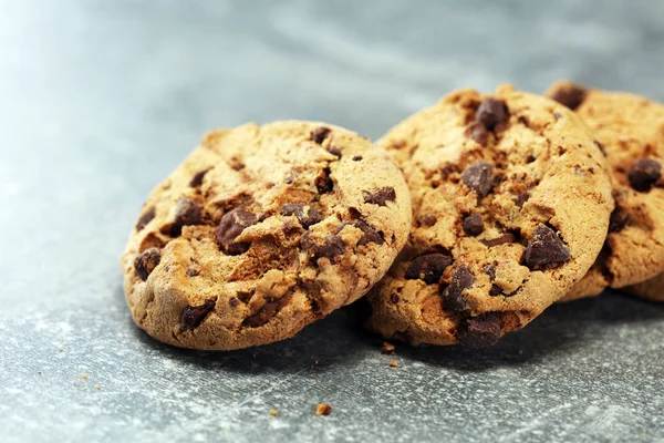 Chocolade Koekjes Rustieke Tafel Chocoladeschilferkoekjes Schot — Stockfoto