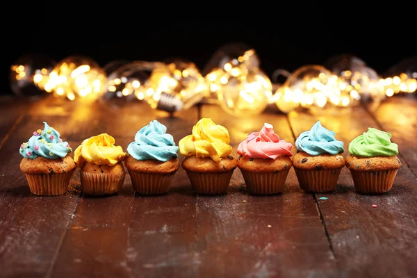 Cupcakes Saborosos Fundo Inverno Natal Bolo Aniversário Cores Arco Íris — Fotografia de Stock