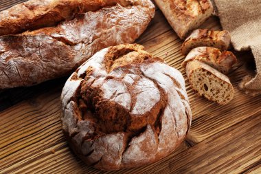 Ekmek ve ekmek çeşitleri gemide yukarıdan alır. Mutfak veya fırın poster tasarımı.