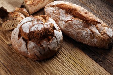 Ekmek ve ekmek çeşitleri gemide yukarıdan alır. Mutfak veya fırın poster tasarımı.