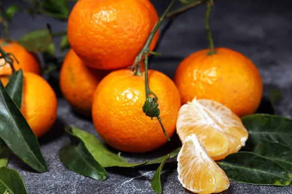 Frische Reife Tangarinen Nahrungsmittelnahaufnahme Auf Grauem Hintergrund — Stockfoto