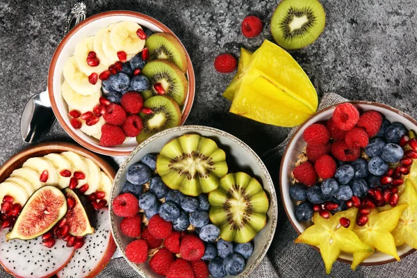 Frutero Cuenco Ensalada Frutas Frescas Saludables Sobre Fondo Rústico — Foto de Stock