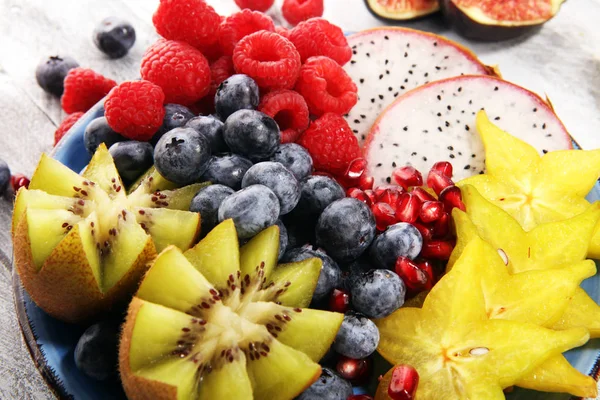 Obstschale Vorhanden Schüssel Mit Gesundem Frischem Obstsalat Auf Rustikalem Hintergrund — Stockfoto