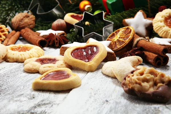 Kerstkoekjes Bakken Typische Kaneel Sterren Bakkerij Voor Xmas Met Ingrediënten — Stockfoto