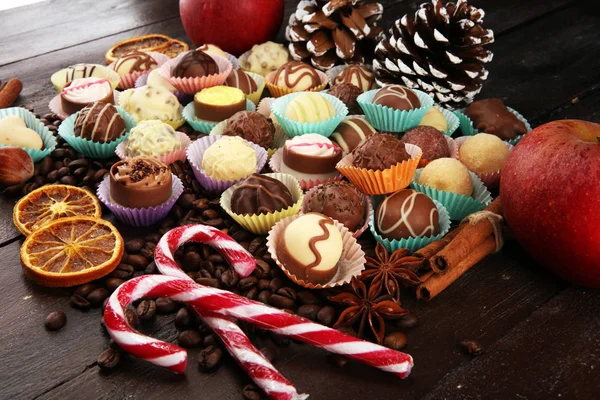 초콜릿 벨기에 초콜릿 사과와 크리스마스 향신료를 — 스톡 사진