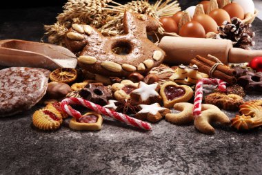 tanımlama bilgileri, fındık ve gingerbread bir Noel ekmek kavram. Xmas tanımlama bilgileri.
