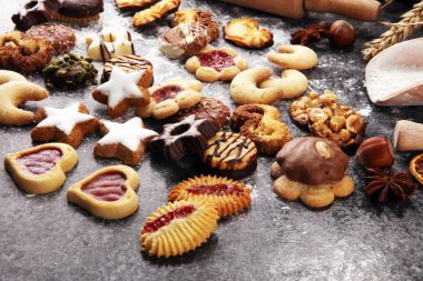 tanımlama bilgileri, fındık ve gingerbread bir Noel ekmek kavram. Xmas tanımlama bilgileri.
